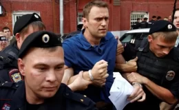 Putin’e karşı açtığı savaşı canıyla ödeyen Rus muhalif Aleksey Navalni hapishanede öldü