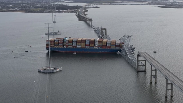 ABD’de kargo gemisinin yıktığı köprü havadan görüntülendi