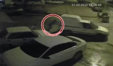 Adana’da bir kadın sevgilisi ve 8 yaşındaki oğluna ittirdiği kamyoneti, düz kontak yaparak çaldı