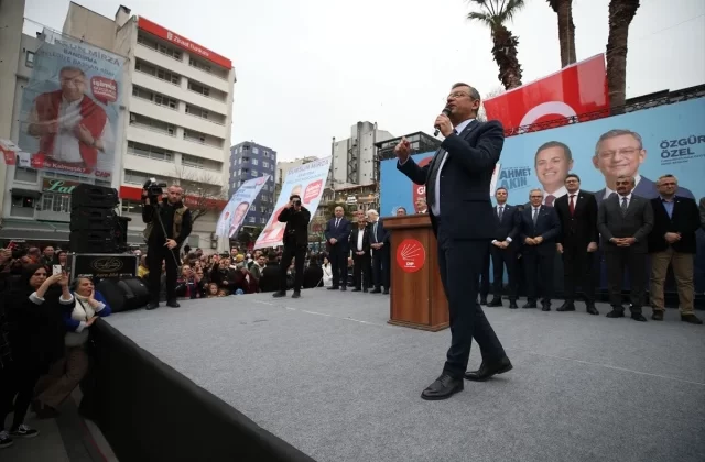 CHP Genel Başkanı Özgür Özel, Bandırma’da halkla buluştu