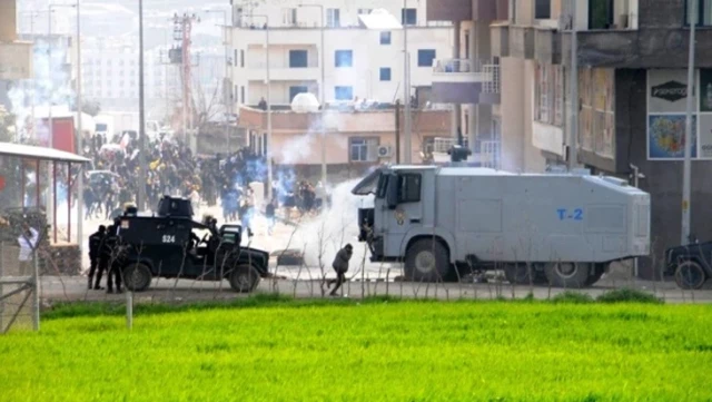 Cizre’de Nevruz kutlaması sonrası izinsiz gösteride çok sayıda kişi gözaltına alındı