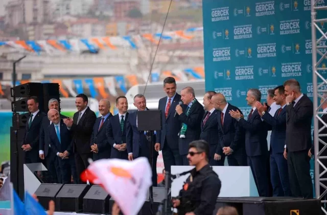 Cumhurbaşkanı Erdoğan, Kocaeli’deki mitinginde boyuyla şaşkına döndü