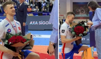 Halkbanklı voleybolcu Mert Matic, maç sonu sevgilisine evlilik teklifi etti