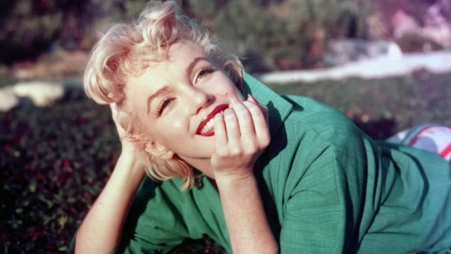 Marilyn Monroe ve Hugh Hefner’in yakınındaki mezar açık artırmayla satışa çıkıyor