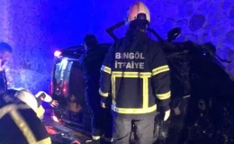 Otomobil istinat duvarına çarptı: 2 ölü