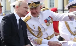 Putin, Ukrayna’nın yoğun saldırılarının ardından donanma şefini görevden aldı