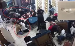 Silahlı çatışmaya tanık olan kahvehanedekilerin paniği kamerada
