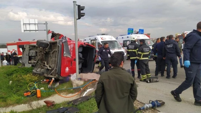 Tekirdağ’da tır, yolcu minibüsüne çarptı: 5 kişi öldü, 10 kişi yaralandı