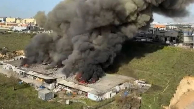 Tuzla’da dev fabrika alev alev yanıyor