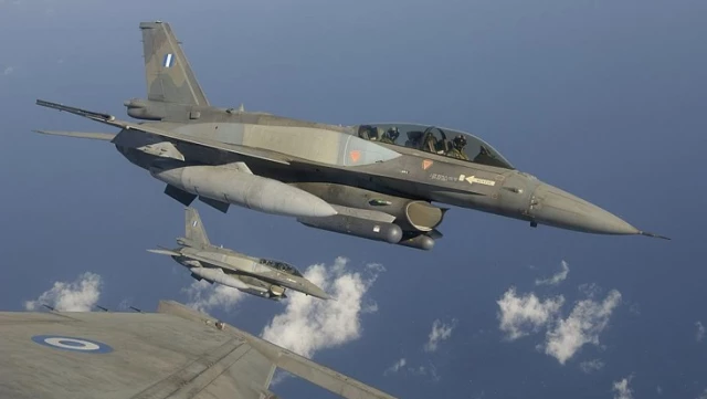 Yunan Hava Kuvvetlerine ait F-16 savaş uçağı Ege Denizi’nde düştü