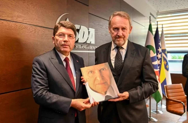 Adalet Bakanı Yılmaz Tunç, Bosna Hersek’te Bakir İzzetbegoviç ile bir araya geldi