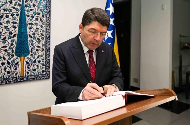 Adalet Bakanı Yılmaz Tunç, Türkiye’nin Saraybosna Büyükelçiliğini ziyaret etti
