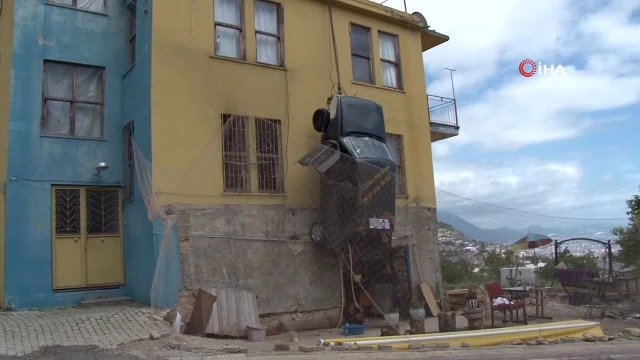Alanya’da duvara asılı cezalı otomobile teklif yağıyor