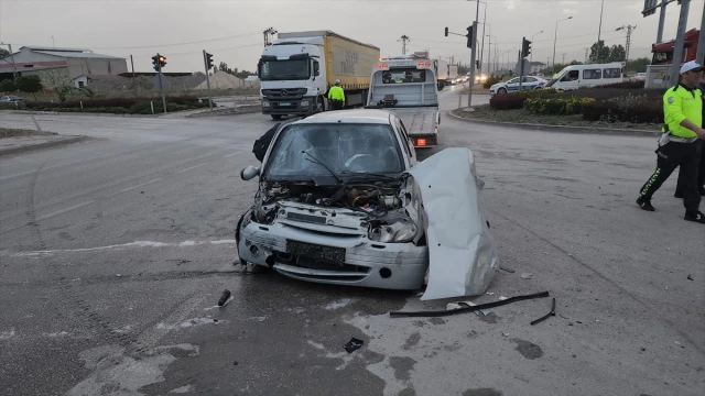Amasya’da Otomobil Çarpışması: 2 Yaralı