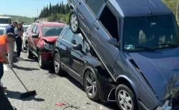 Anadolu Otoyolu Sakarya geçişinde 9 araçlı zincirleme trafik kazası