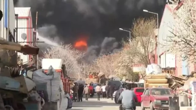 Ankara’da Hurdacılar Sitesi’nden alevler yükseldi! Yangın 3 iş yerine sıçradı