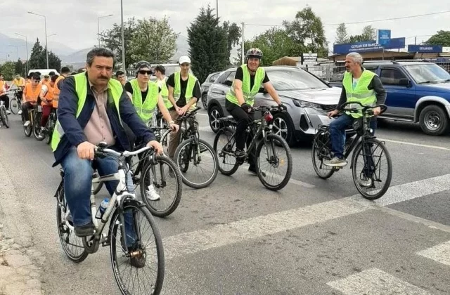 Aydın Anadolu İmam Hatip Lisesi Öğrencileri Bisiklet Turu Düzenliyor