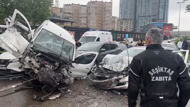 Beşiktaş Büyükdere Caddesi’nde zincirleme kaza! 8 kişi yaralandı, çok sayıda ekip bölgede
