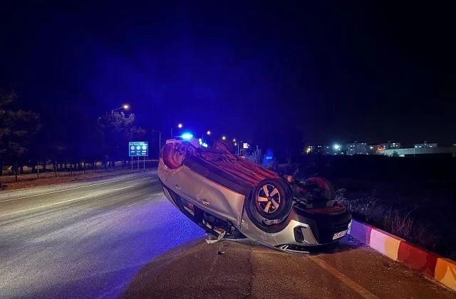 Burdur’da Kavşak Kazası: İki Araç Çarpıştı, Sürücüler Yaralandı