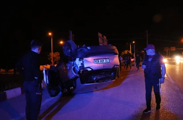 Burdur’da Otomobil Çarpışması: Yaralı Sürücü Hastaneye Kaldırıldı