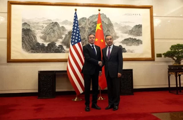 Çin Dışişleri Bakanı Wang Yi, ABD ile ilişkilerin olumsuz etkenlerle arttığını söyledi