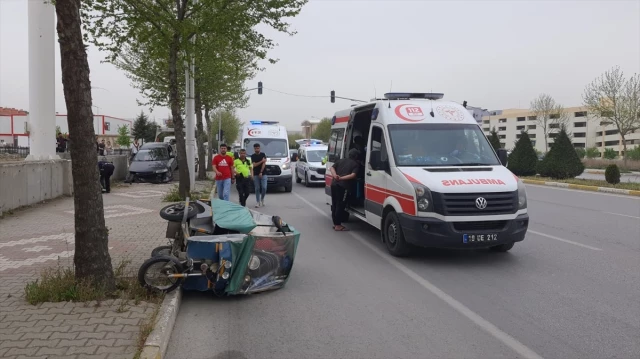 Çorum’da otomobilin 3 tekerlekli elektrikli motosiklete çarptığı kazada yaralılar