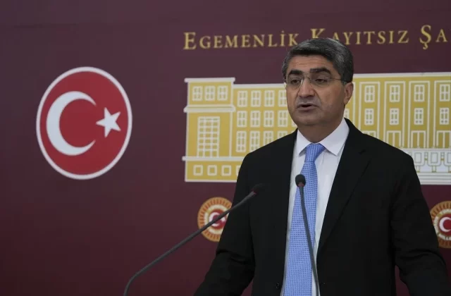 DEVA Partisi Mersin Milletvekili Mehmet Emin Ekmen, Kültür ve Turizm Bakanı Mehmet Nuri Ersoy’u Mersin’e davet etti