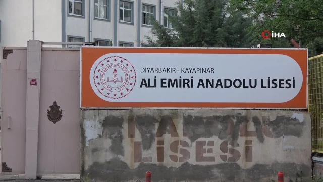 Diyarbakır’da okul müdürü öğrenci tarafından bıçaklandı