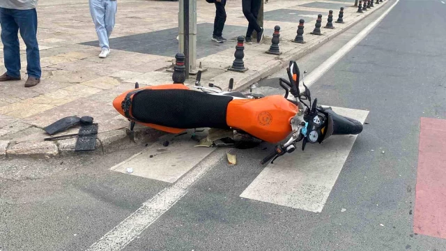Düzce’de Otomobil ile Motosiklet Çarpıştı, Motosiklet Sürücüsü Yaralandı