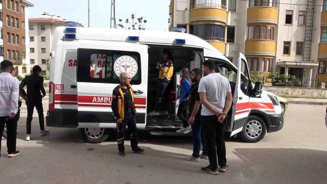 Elazığ’da Otomobil Çarpışması: 3 Kişi Yaralandı