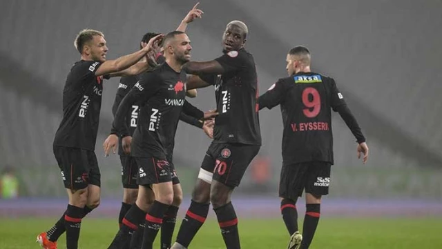 Fatih Karagümrük, sahasında Antalyaspor’u 4-1 mağlup etti