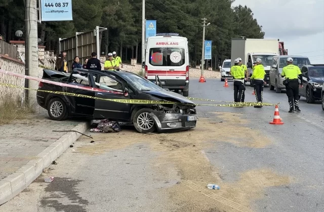 İzmir’de Otomobil Kazası: 1 Ölü, 2 Yaralı
