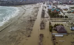 Kazakistan’da felaket sürüyor! Karların erimesiyle 3 binden fazla ev sular altında kaldı