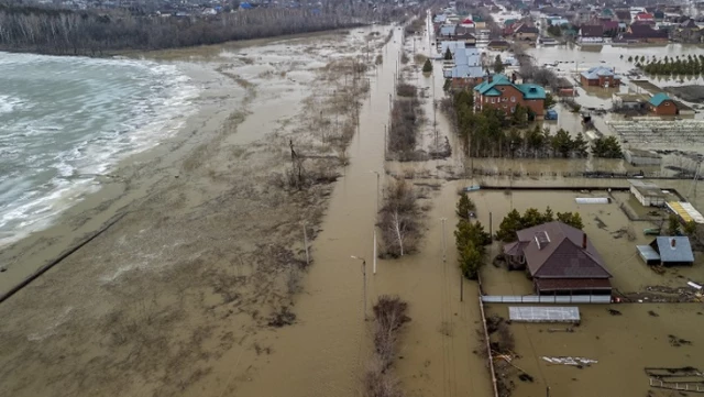 Kazakistan’da felaket sürüyor! Karların erimesiyle 3 binden fazla ev sular altında kaldı