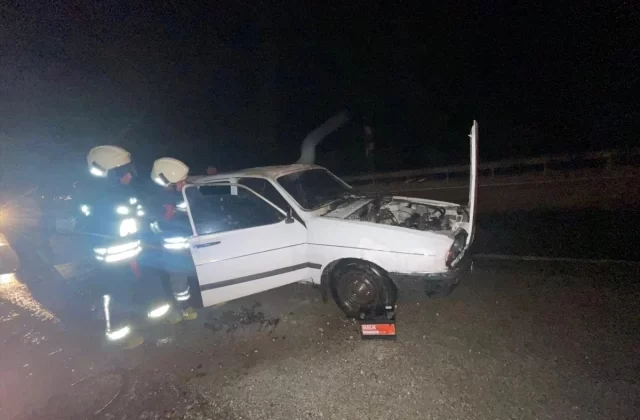 Konya’da Otomobil Yangını İtfaiye Tarafından Söndürüldü