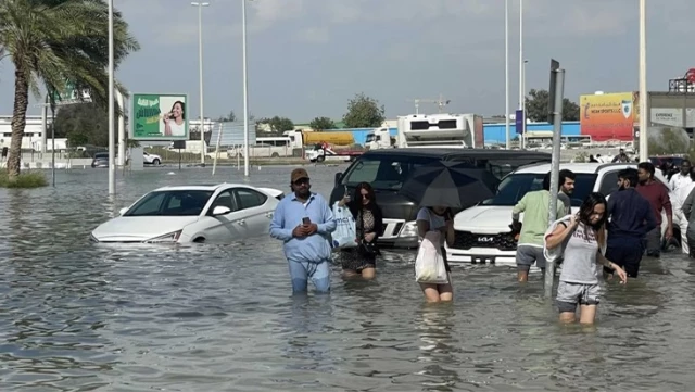 Körfez ülkelerinde sel! Umman’da 20, Birleşik Arap Emirlikleri’nde 1 kişi hayatını kaybetti