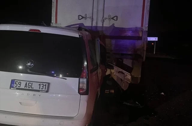 Malkara’da park halindeki kamyona çarpan otomobilin sürücüsü hayatını kaybetti