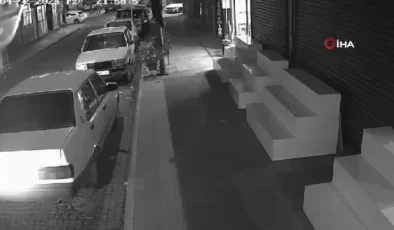 Manisa’da otomobil hırsızlığı kamerada