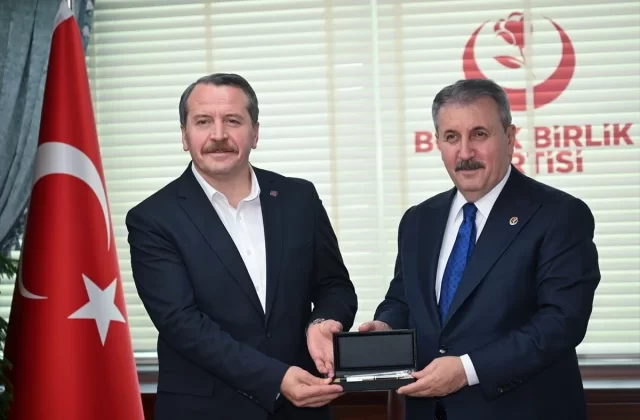 Memur-Sen Genel Başkanı Ali Yalçın ve Genel Başkan Yardımcısı Levent Uslu, BBP Genel Başkanı Mustafa Destici’yi ziyaret etti
