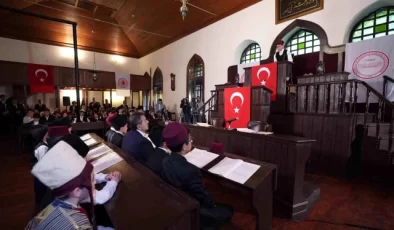 Milli Eğitim Bakanı Yusuf Tekin, 23 Nisan kutlamalarında çocuklara vatan sevgisini anlattı
