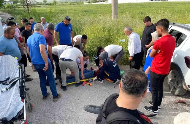 Osmaniye’de motosikletle otomobil çarpıştı: 3 yaralı