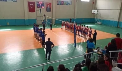 Sarıgöl’de Liseler Arası Voleybol ve Futbol Turnuvası Başladı