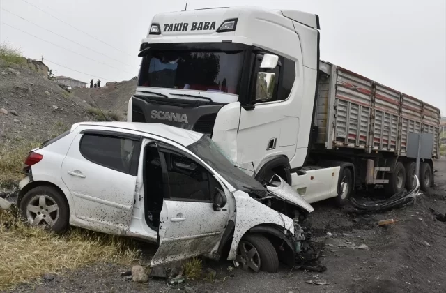 Şırnak’ta tır ile otomobil çarpışması: 1 kişi hayatını kaybetti