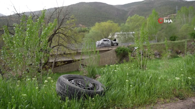 Sürücüsünün direksiyon hakimiyetini kaybettiği otomobil köprü korkuluklarına çarparak durabildi
