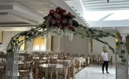Tokat’ın Turhal ilçesinde deprem nedeniyle düğün salonunda çökme meydana geldi