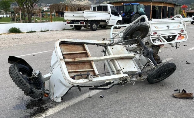 Tokat’ta otomobil ile tarım aracı çarpıştı, kazada 1’i ağır iki kişi yaralandı