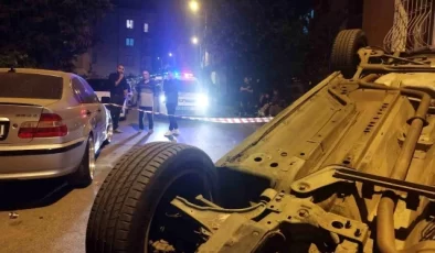 Üsküdar’da park halindeki araca çarpan otomobil takla attı, 1 kişi yaralandı