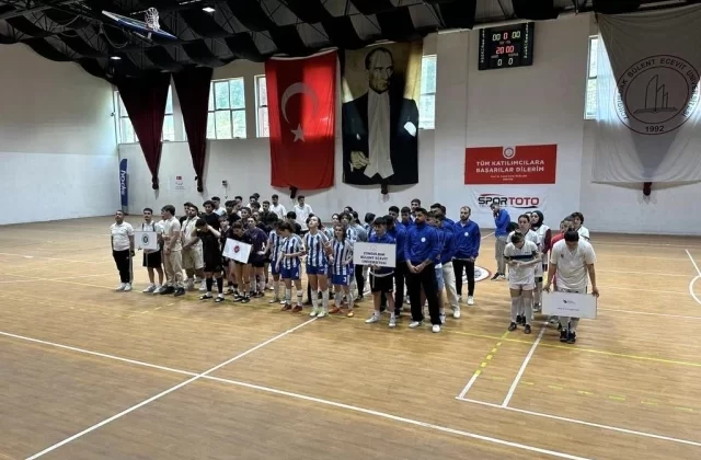 ZBEÜ ev sahipliğinde Üniversiteler Arası Salon Futbolu Bölgesel Lig Grup Müsabakaları Açılış Seremonisi