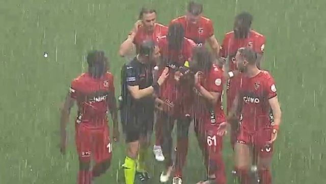 A. Demirspor- Gaziantep FK maçına yağmur engeli! Hakem karşılaşmayı durdurdu