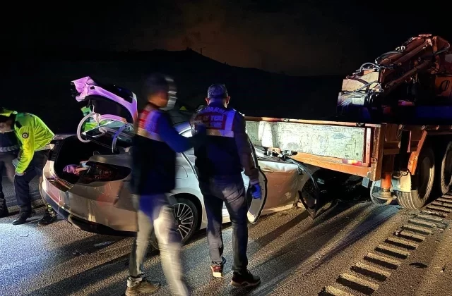 Amasya’da vinçle çarpışan otomobilin sürücüsü hayatını kaybetti